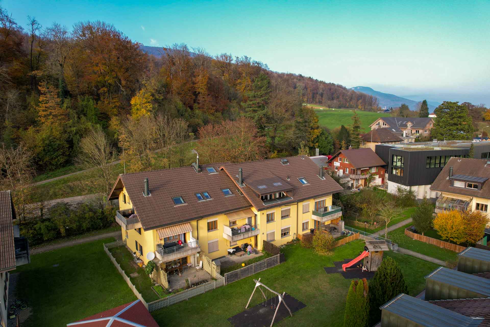 Luftaufnahme des Mehrfamilienhauses in Oberbipp