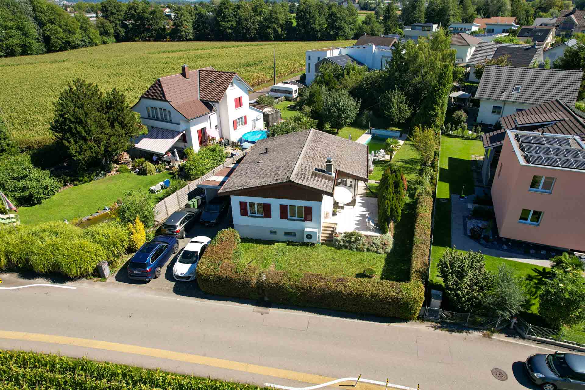 Luftaufnahme des Einfamilienhauses in Worben