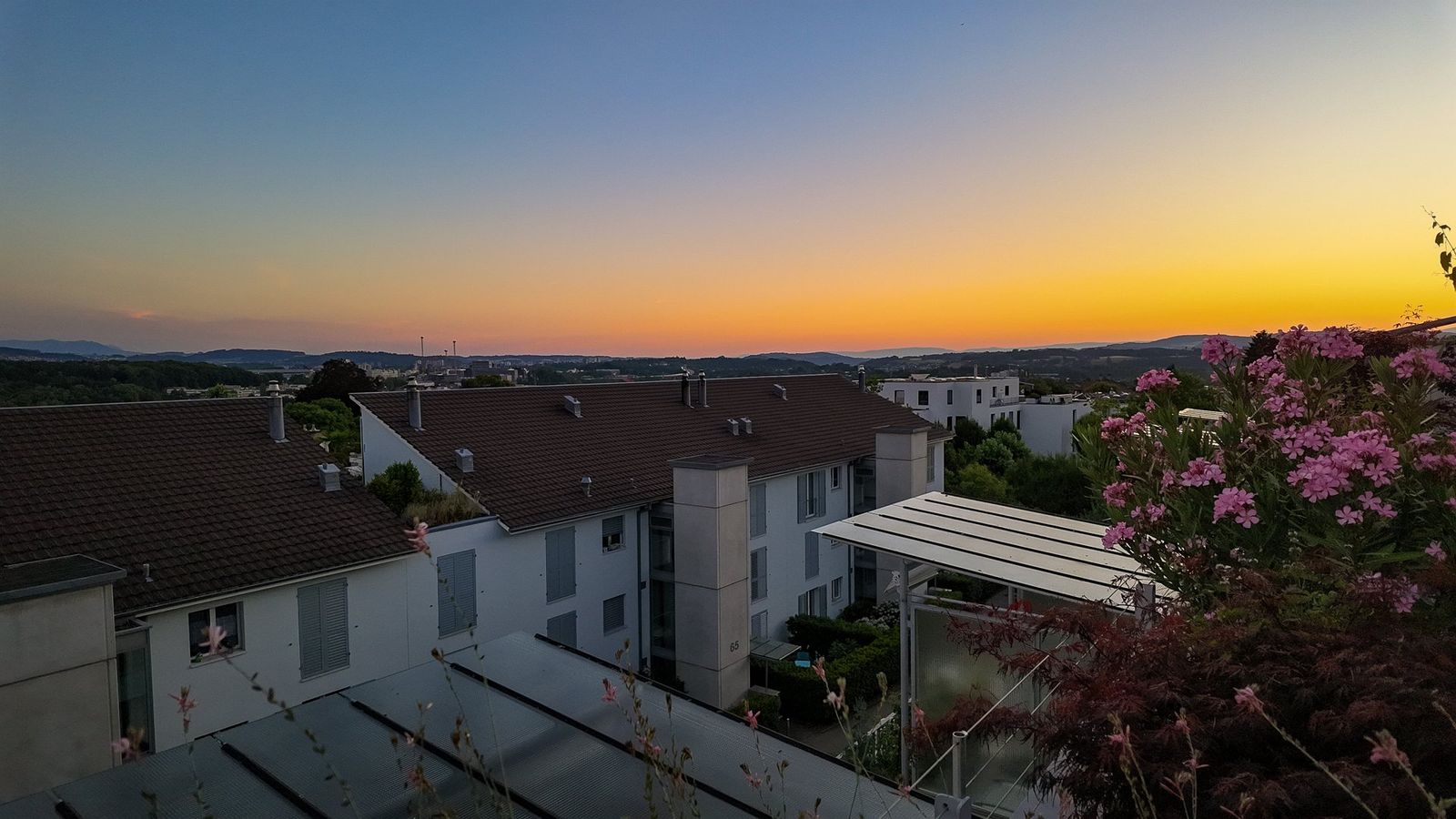 Dachterrasse bei Sonnenuntergang, Attika-Duplexwohnung Asylstrasse 61, Ittigen