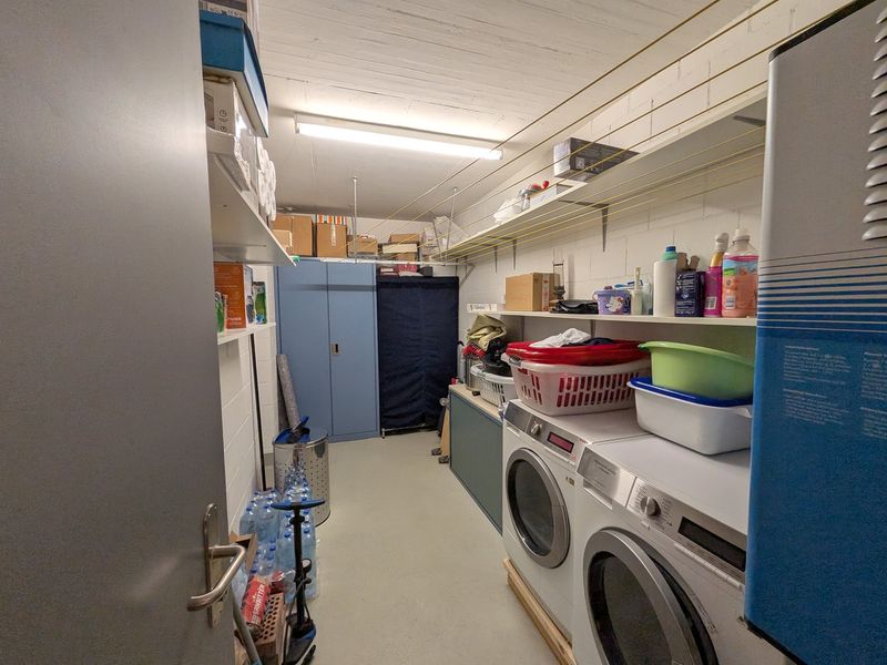 Waschküche im Keller, Attika-Duplexwohnung Ittigen