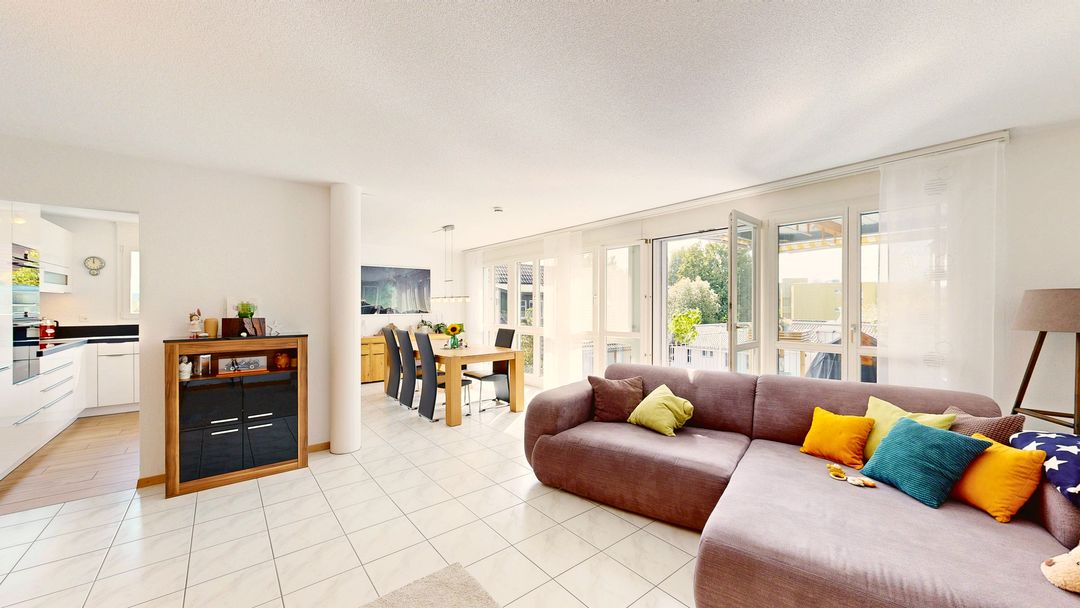 7-Zimmer-Wohnung mit Sauna und zwei Balkonen