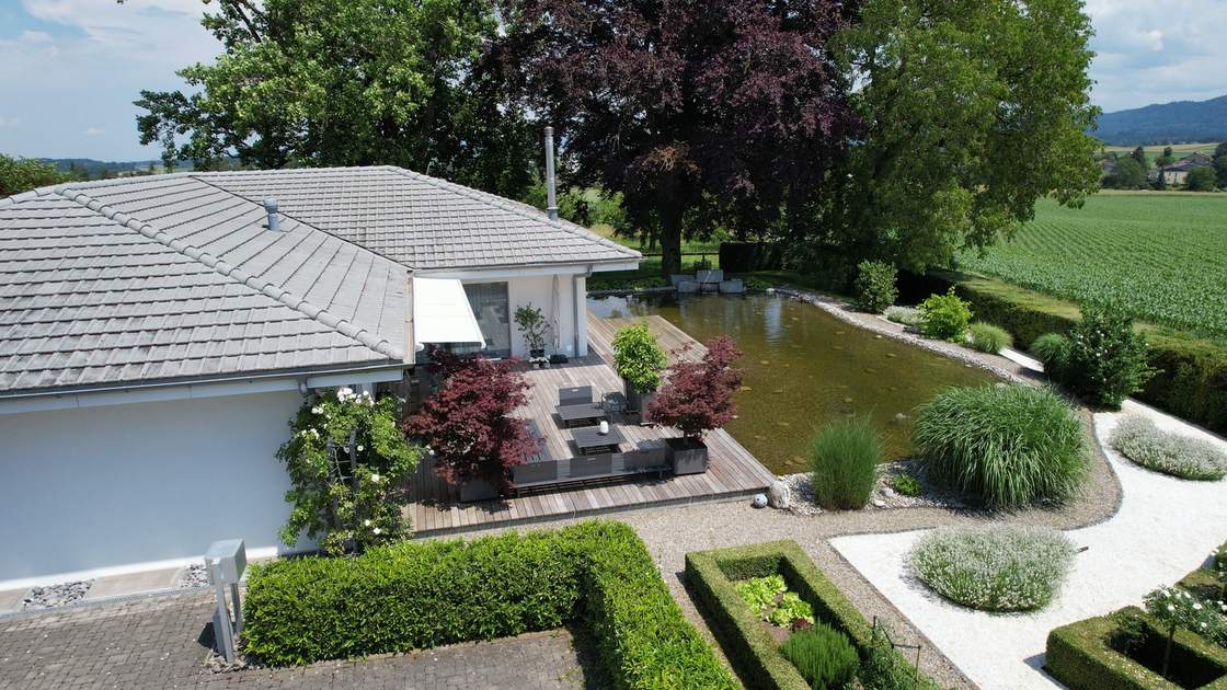 Villa im Landhausstil in Diemerswil mit Garten